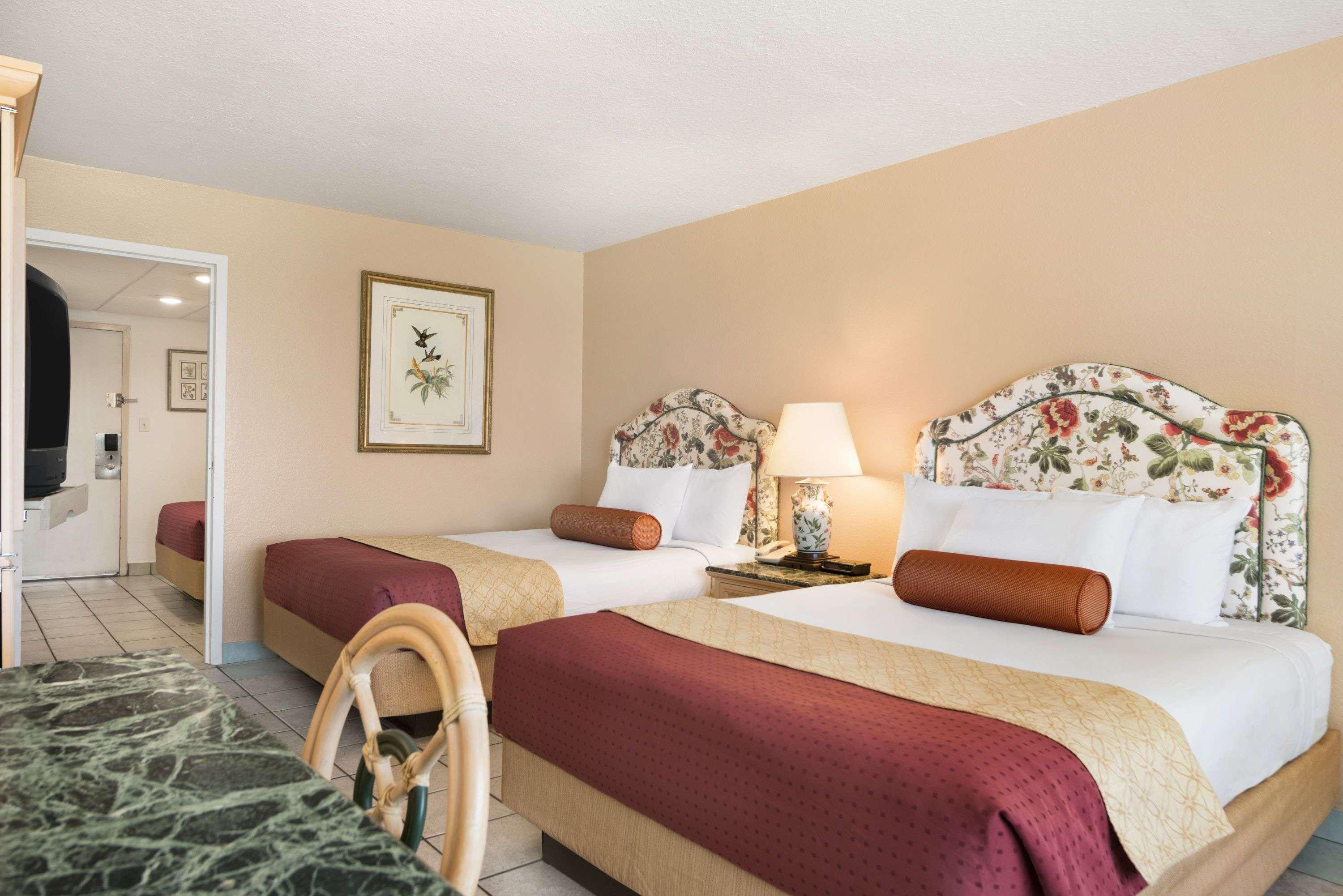 Days Inn By Wyndham Panama City Beach/Ocean Front Экстерьер фото
