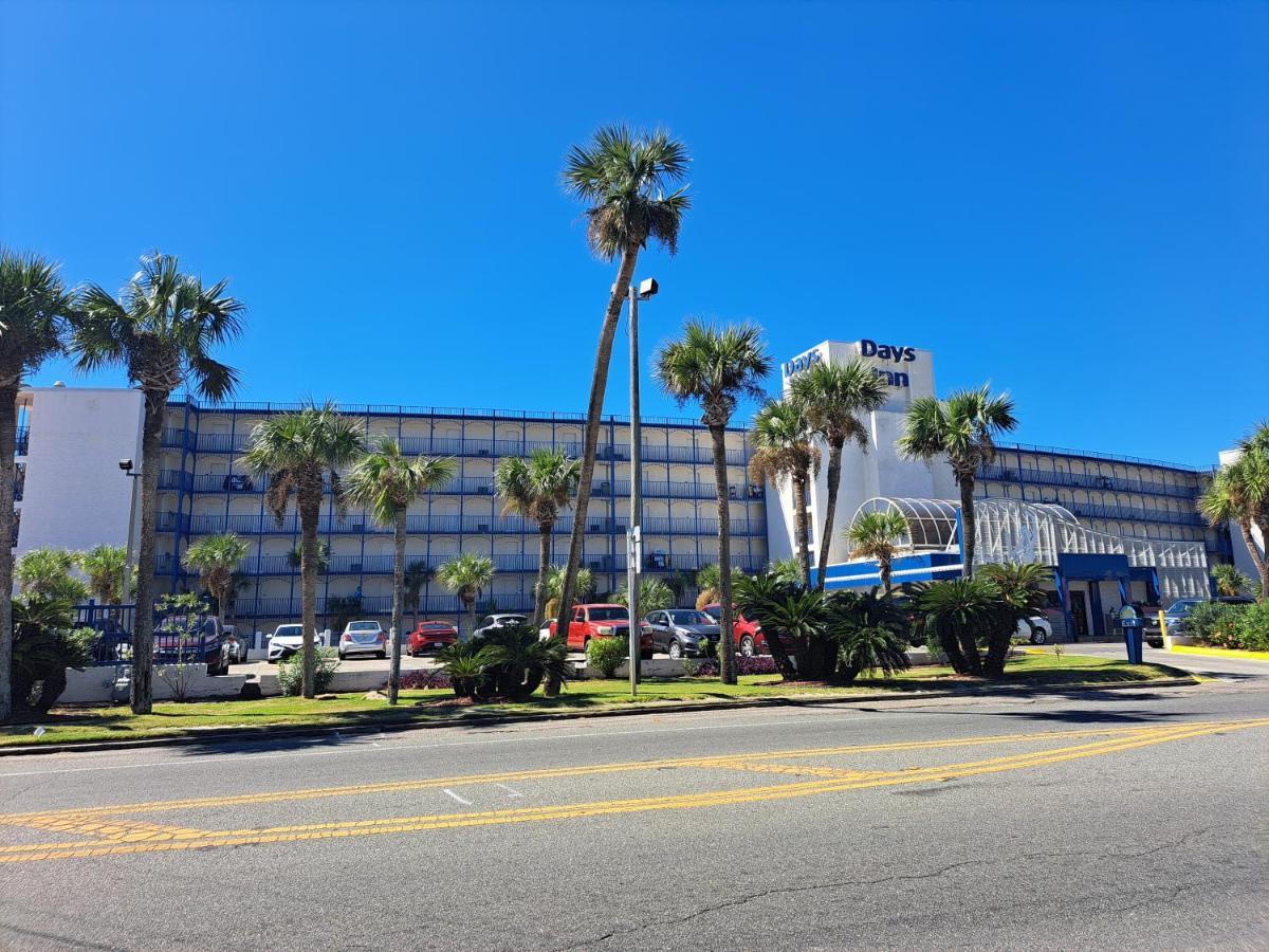 Days Inn By Wyndham Panama City Beach/Ocean Front Экстерьер фото