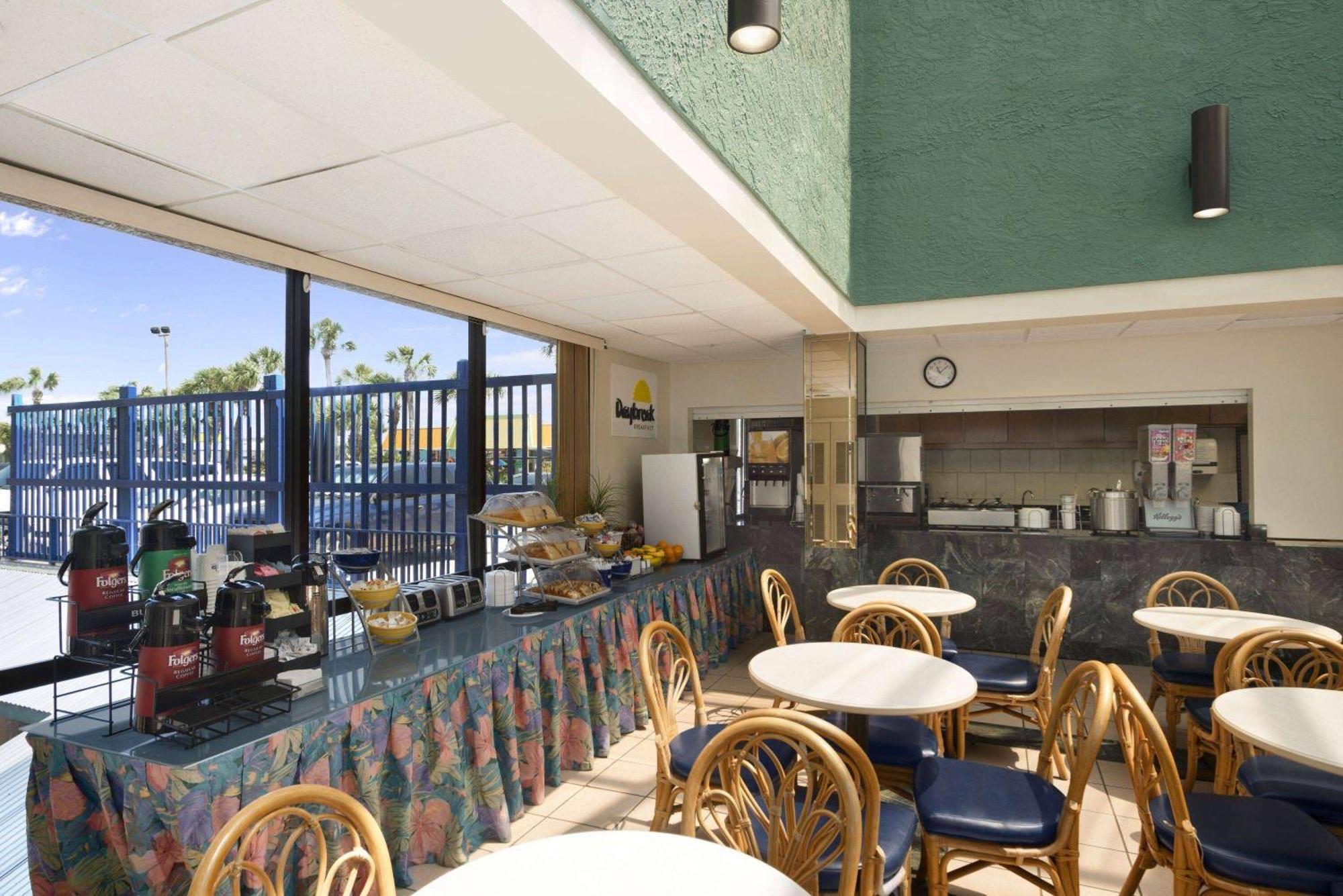 Days Inn By Wyndham Panama City Beach/Ocean Front Экстерьер фото