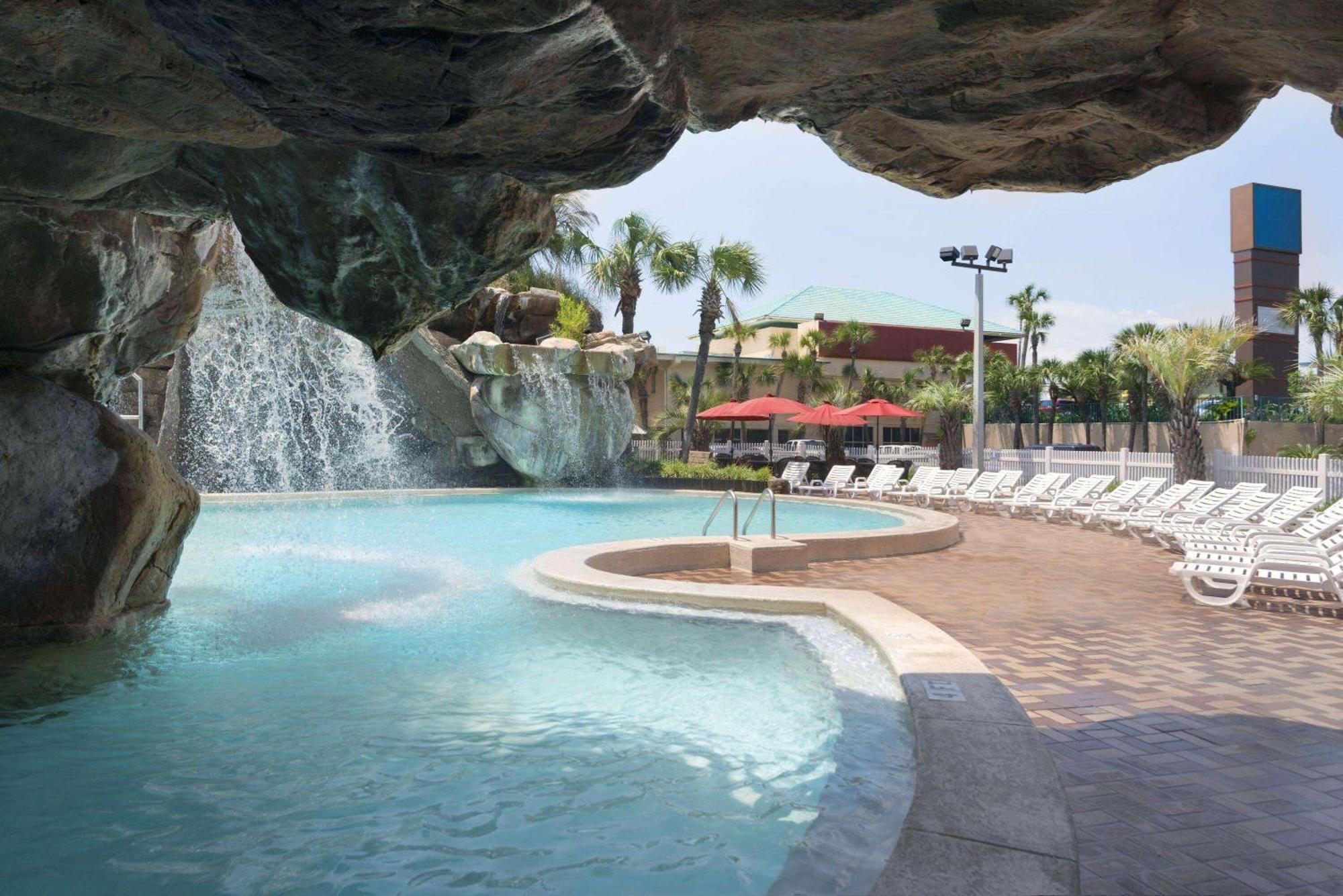 Days Inn By Wyndham Panama City Beach/Ocean Front Экстерьер фото