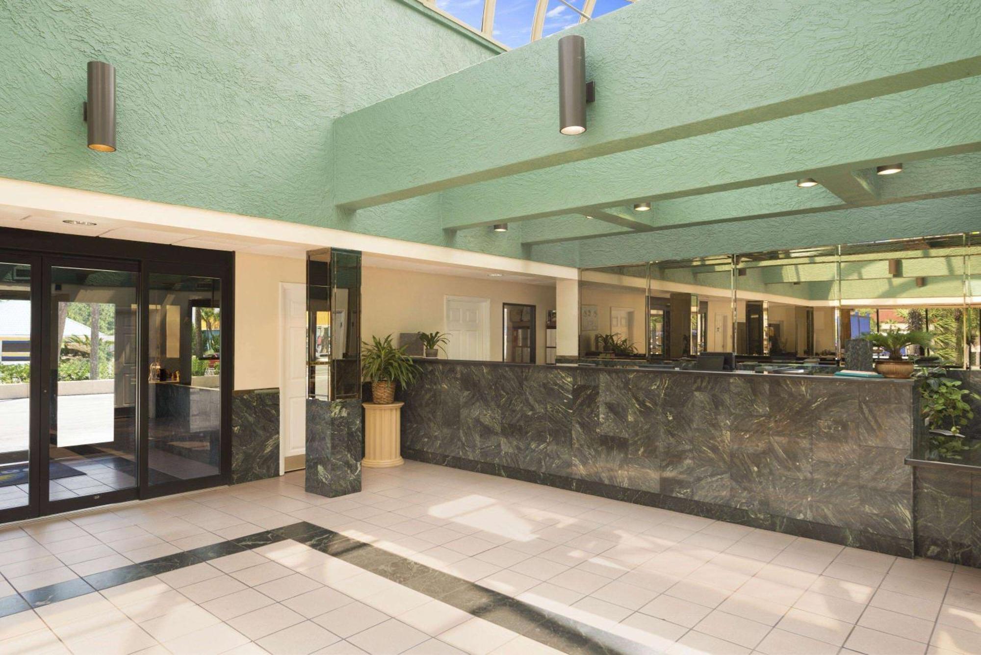 Days Inn By Wyndham Panama City Beach/Ocean Front Экстерьер фото