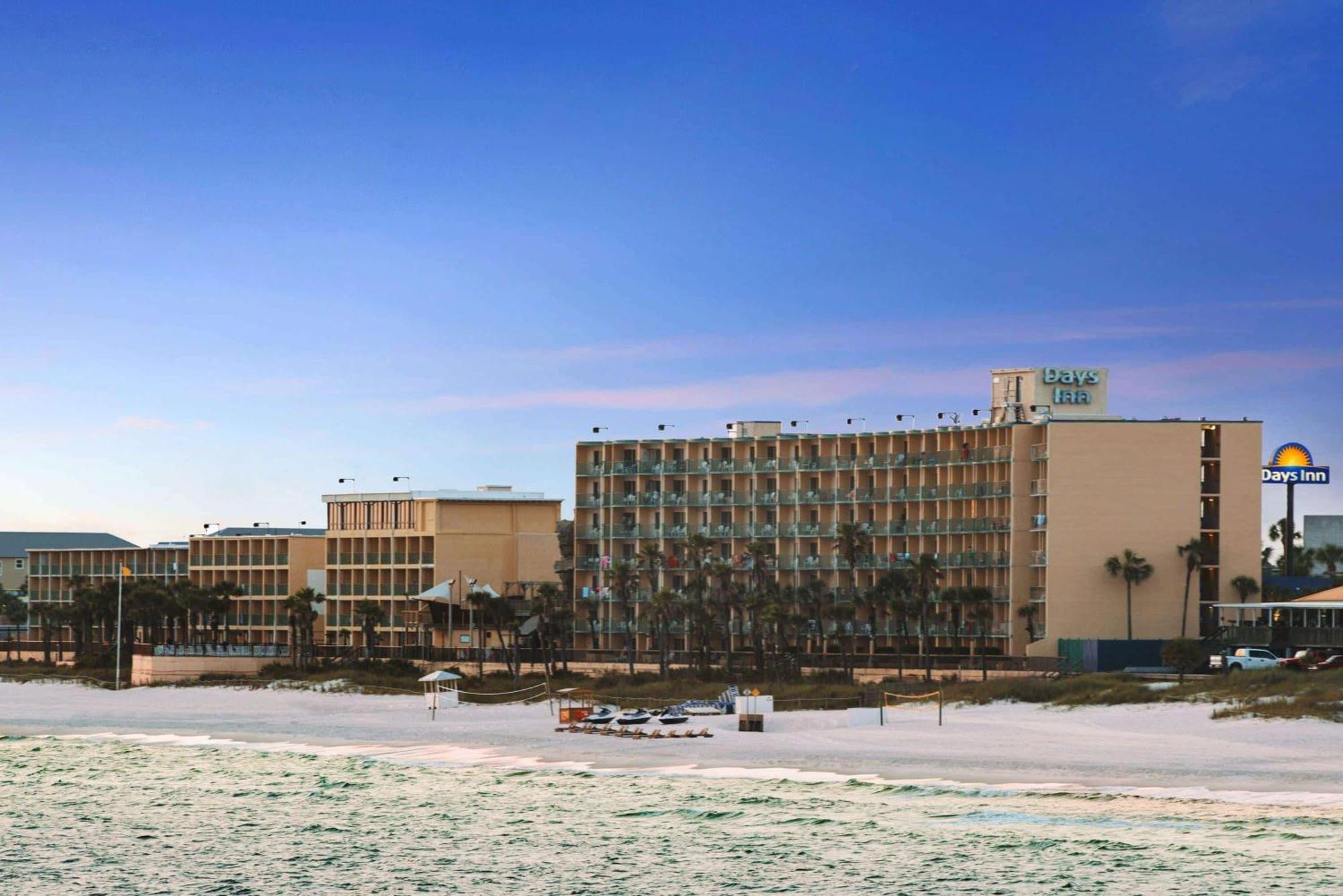 Days Inn By Wyndham Panama City Beach/Ocean Front Экстерьер фото