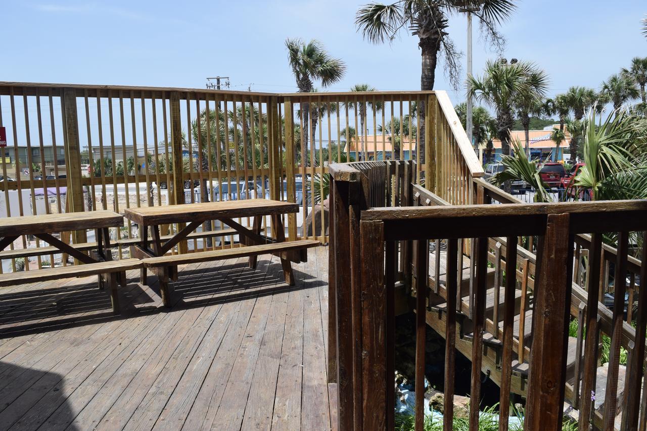 Days Inn By Wyndham Panama City Beach/Ocean Front Экстерьер фото