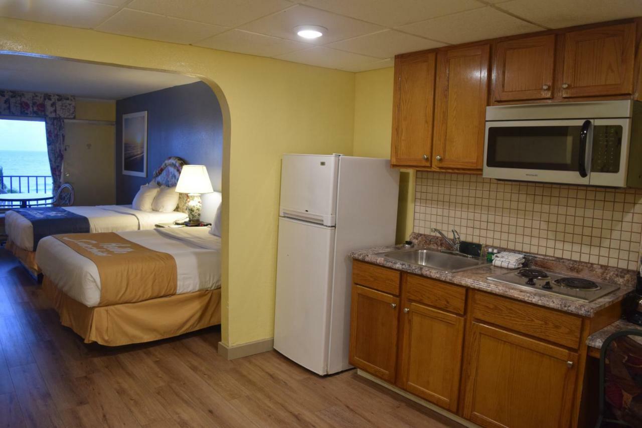 Days Inn By Wyndham Panama City Beach/Ocean Front Экстерьер фото