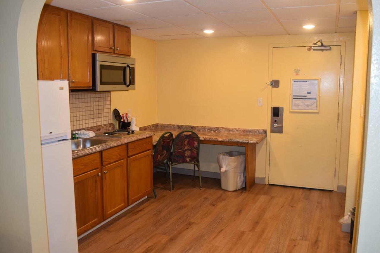 Days Inn By Wyndham Panama City Beach/Ocean Front Экстерьер фото